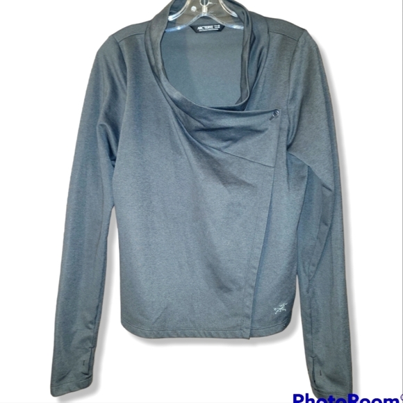 Arc'teryx Jackets & Blazers - Arc'teryx charcoal grey cross closure jacket with thumbholes